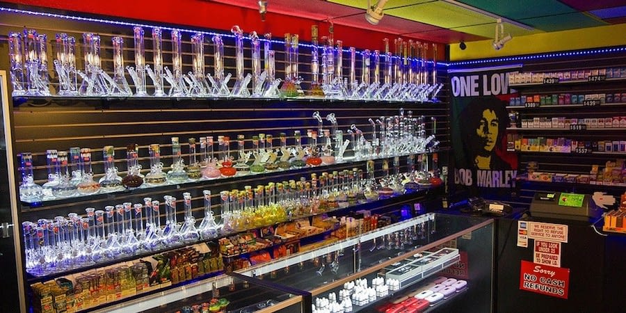 The Difference Between Online Weed Dispensaries and Retail Stores